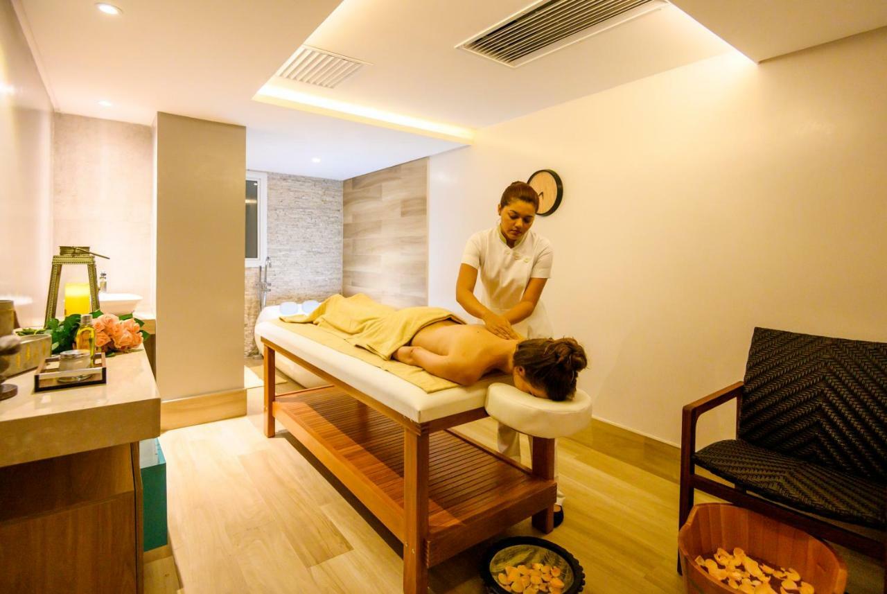Vogal Luxury Beach Hotel&SPA Natal Exterior foto A spa treatment