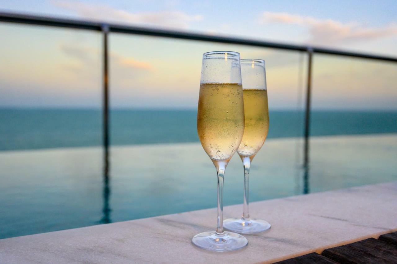 Vogal Luxury Beach Hotel&SPA Natal Exterior foto Two champagne flutes